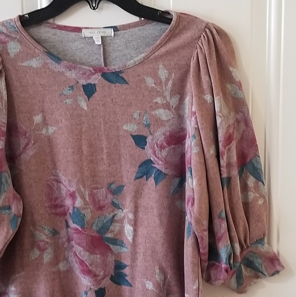 Ava James Pruff Shoulder Top - Picture 2 of 6